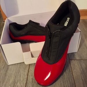 BNWOT Storm waterproof Cherry shoes size 10